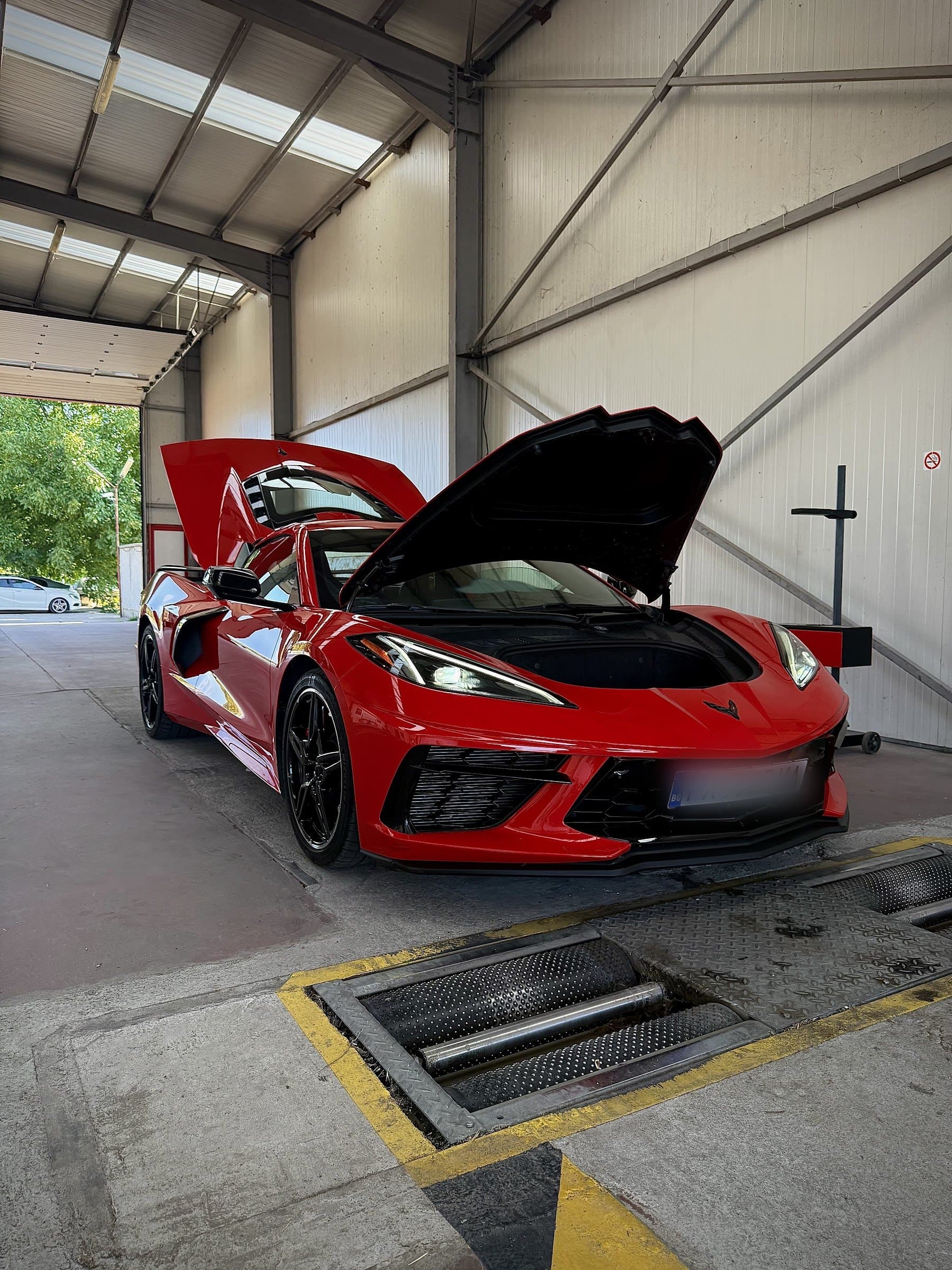 Chevrolet Corvette на линията за годишен технически преглед в пункта на Аутонай до Пазарджик